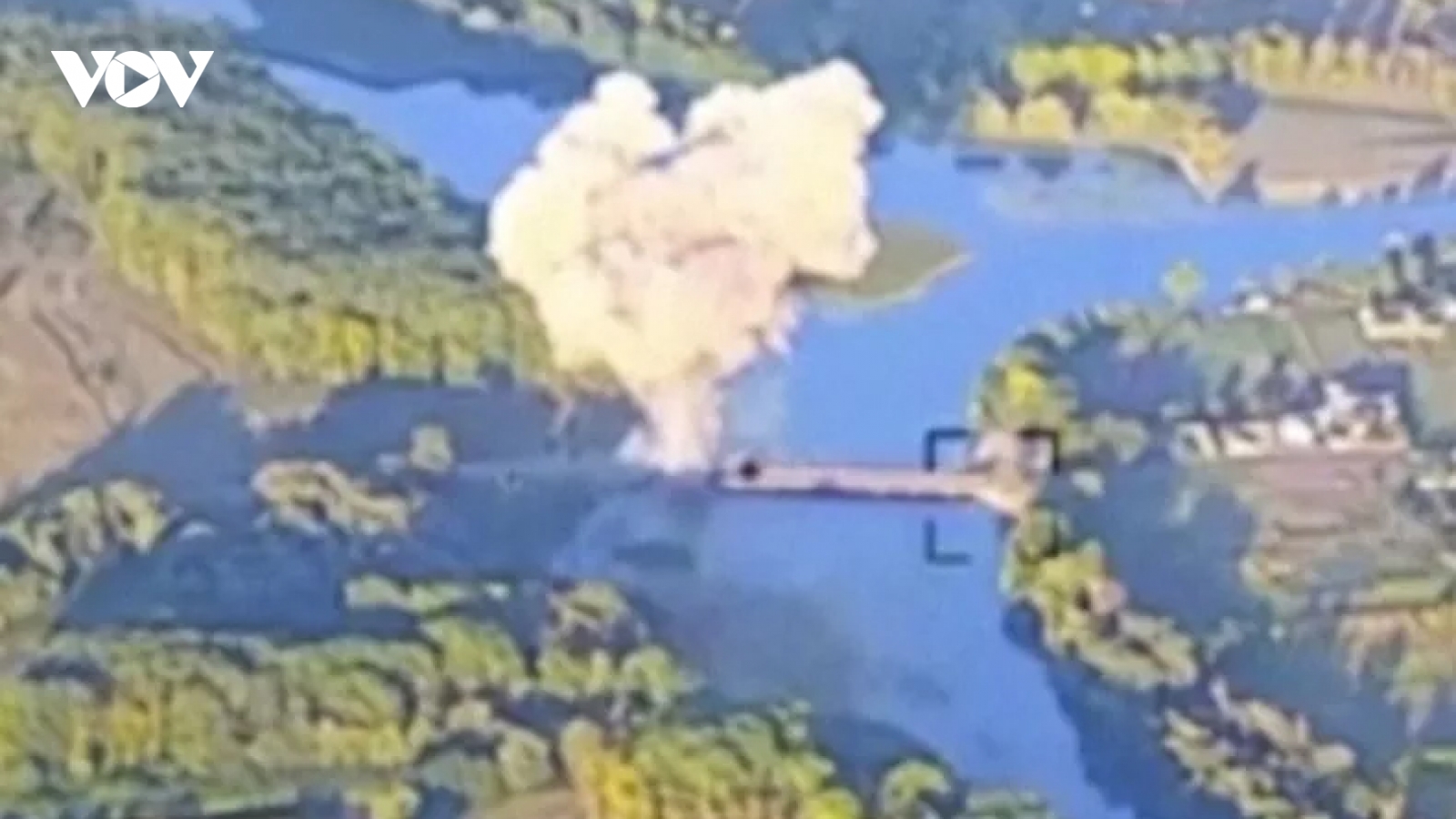 Ukraine sử dụng pháo HIMARS phá hủy cầu phao của Nga ở Kursk