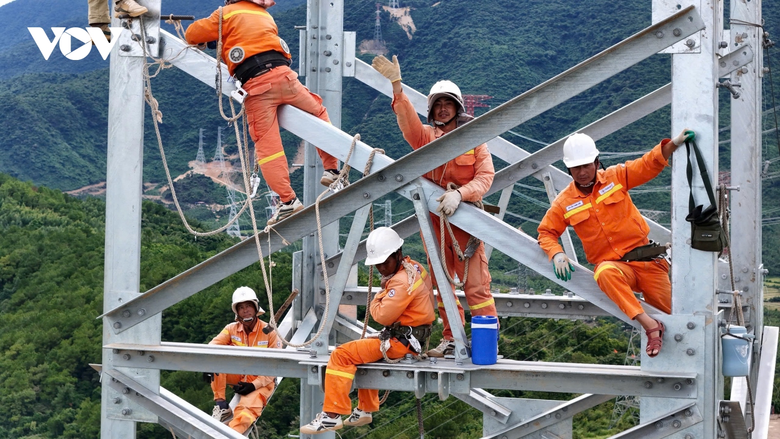 “Vượt gió” trên cung đoạn khó nhất của Dự án đường dây 500kV mạch 3