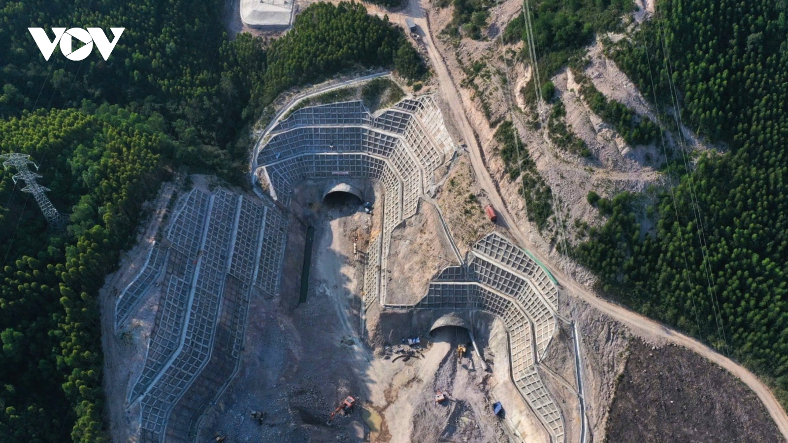 Hình ảnh đào hầm, vượt sông trên cao tốc Bắc - Nam qua Bình Định