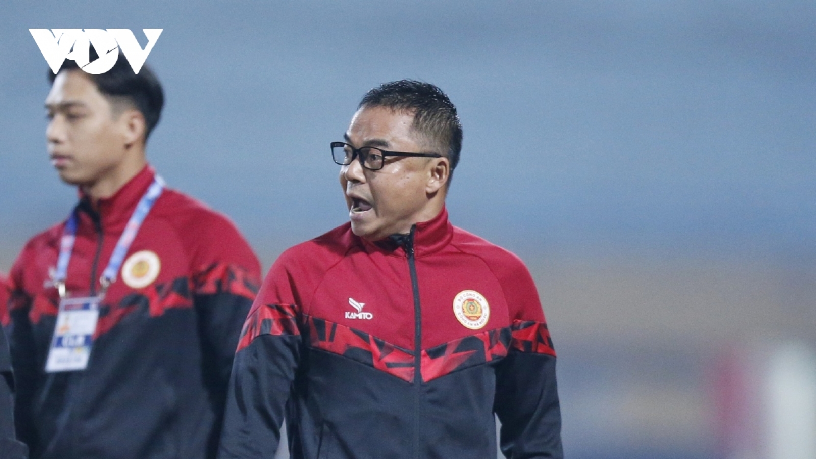 Chuyển nhượng V-League: CLB CAHN chia tay GĐKT Trần Tiến Đại