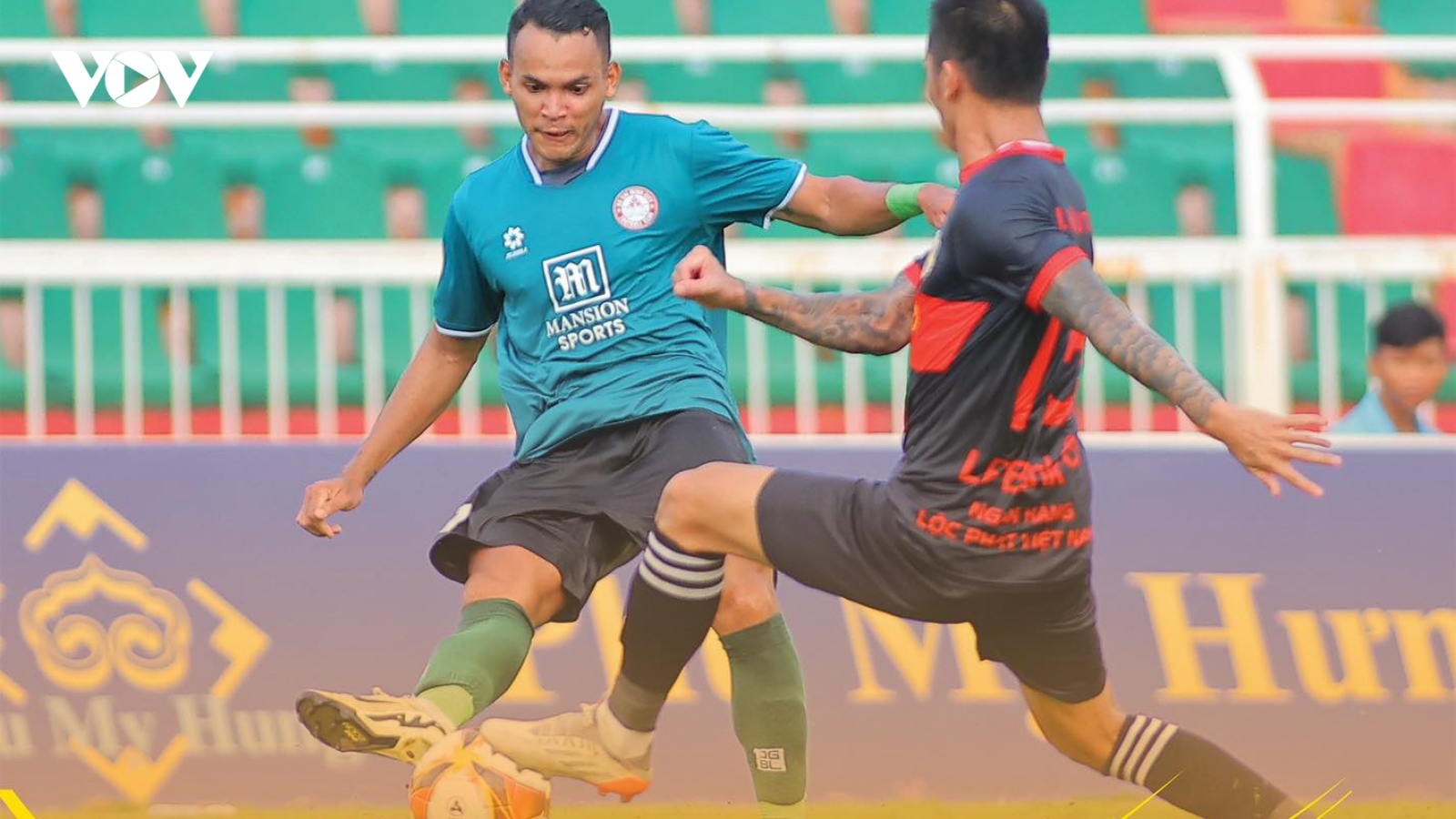 CLB TP Hồ Chí Minh chia điểm với “đại gia mới nổi”