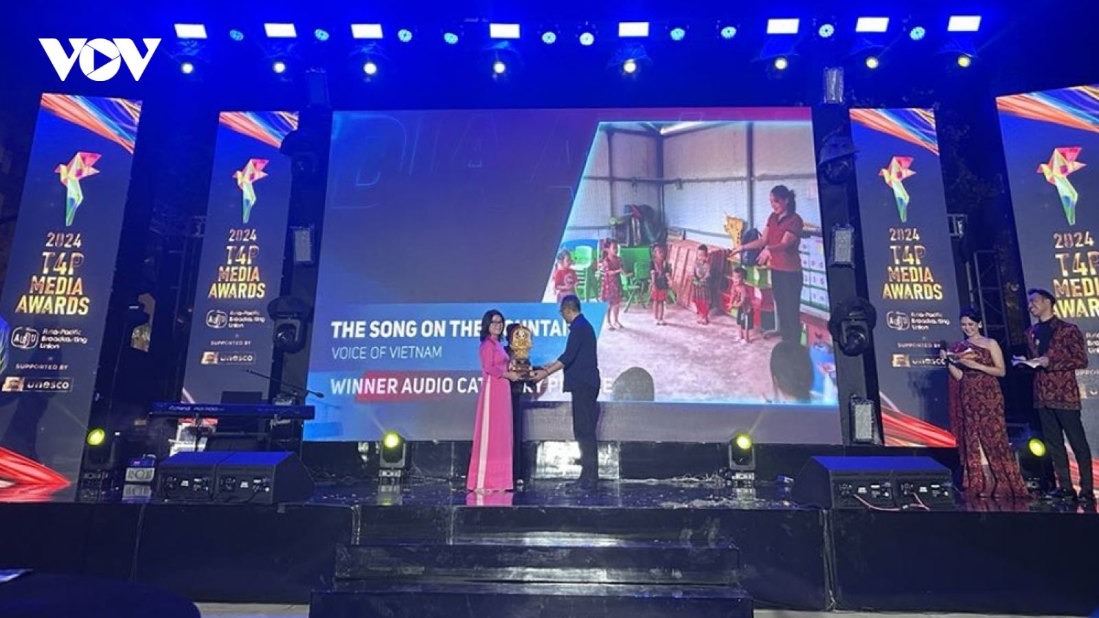 VOV đoạt 3 giải thưởng báo chí do UNESCO-ABU tổ chức