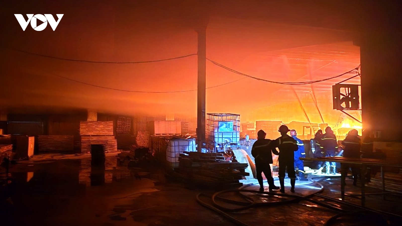 Cháy tại công ty gỗ ở Bình Định trong đêm