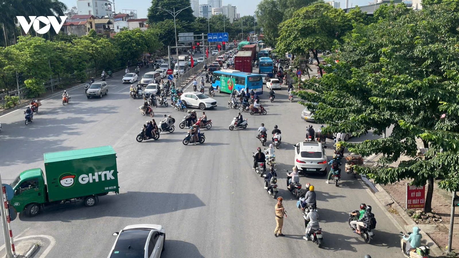 Người dân đổ về Hà Nội sau kỳ nghỉ lễ 2/9, giao thông ùn tắc cục bộ