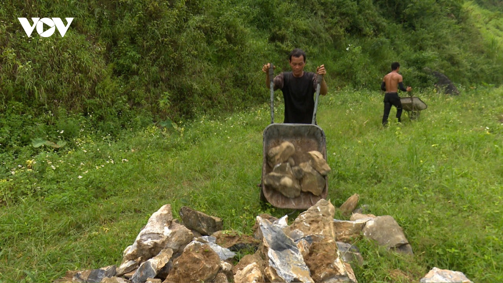 Các hộ bị lũ cuốn trôi nhà ở huyện Mèo Vạc, Hà Giang khởi công xây nhà mới