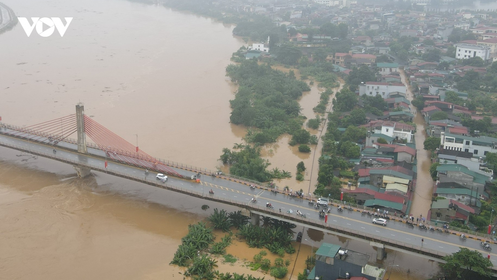Yên Bái chìm trong biển nước lũ "đỏ phố, đỏ đồng"