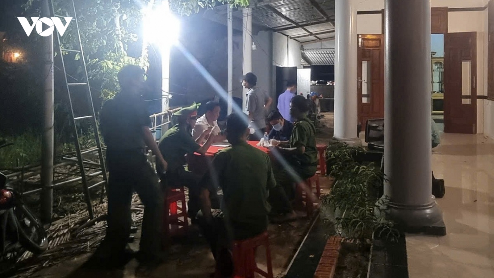 Người đàn ông tử vong phía sau nhà ở Bình Thuận