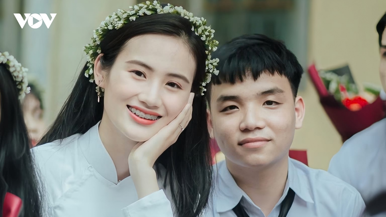 Sao Việt 6/9: Hoa hậu Ý Nhi khoe ảnh thời thanh xuân vườn trường với bạn trai