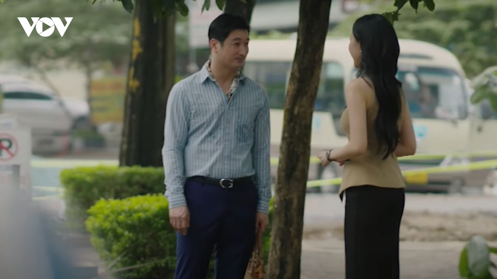 "Hoa sữa về trong gió" tập 17: Thuận nghi ngờ chồng ngoại tình