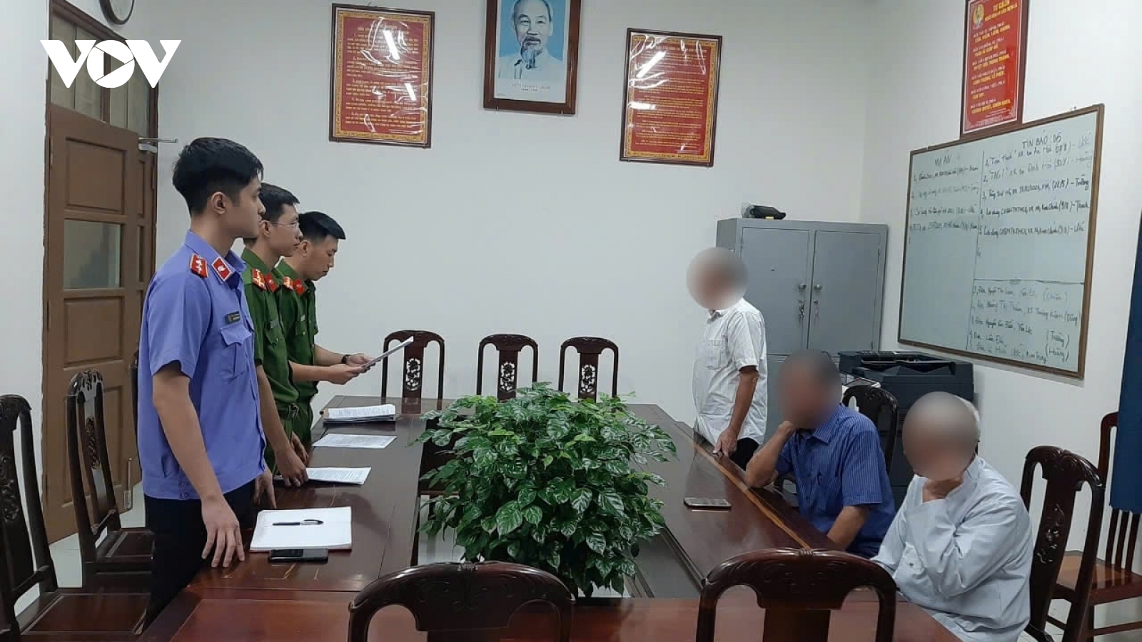 Khởi tố 1 bí thư, 2 trưởng xóm ở Ninh Bình mang đất nhà văn hóa cho thuê 45 năm