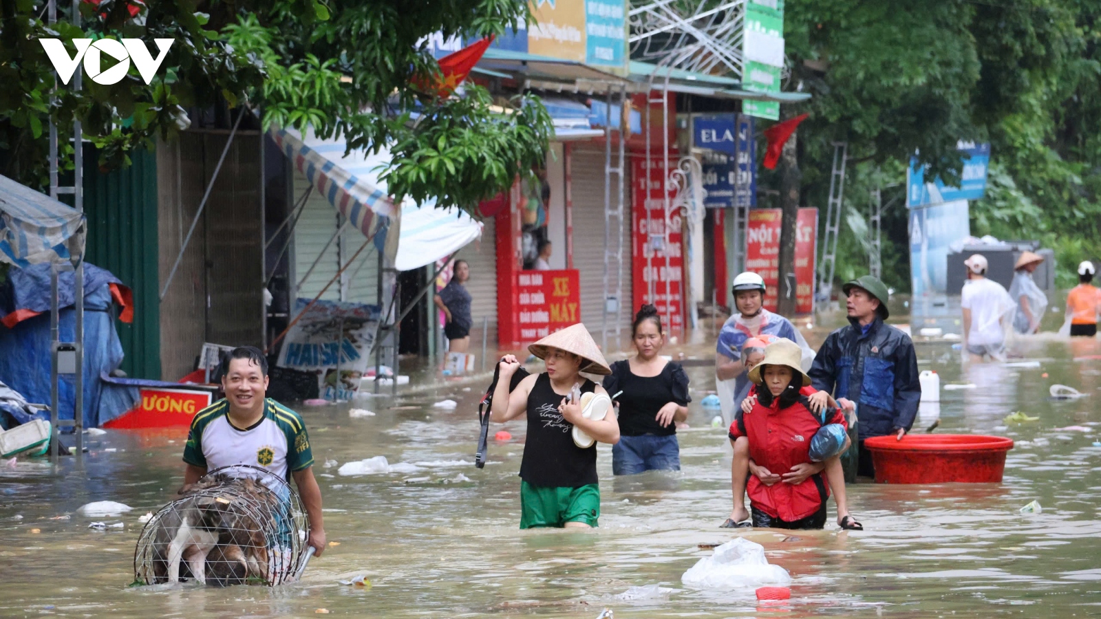 Lục Yên (Yên Bái) khẩn trương di chuyển dân đến nơi an toàn