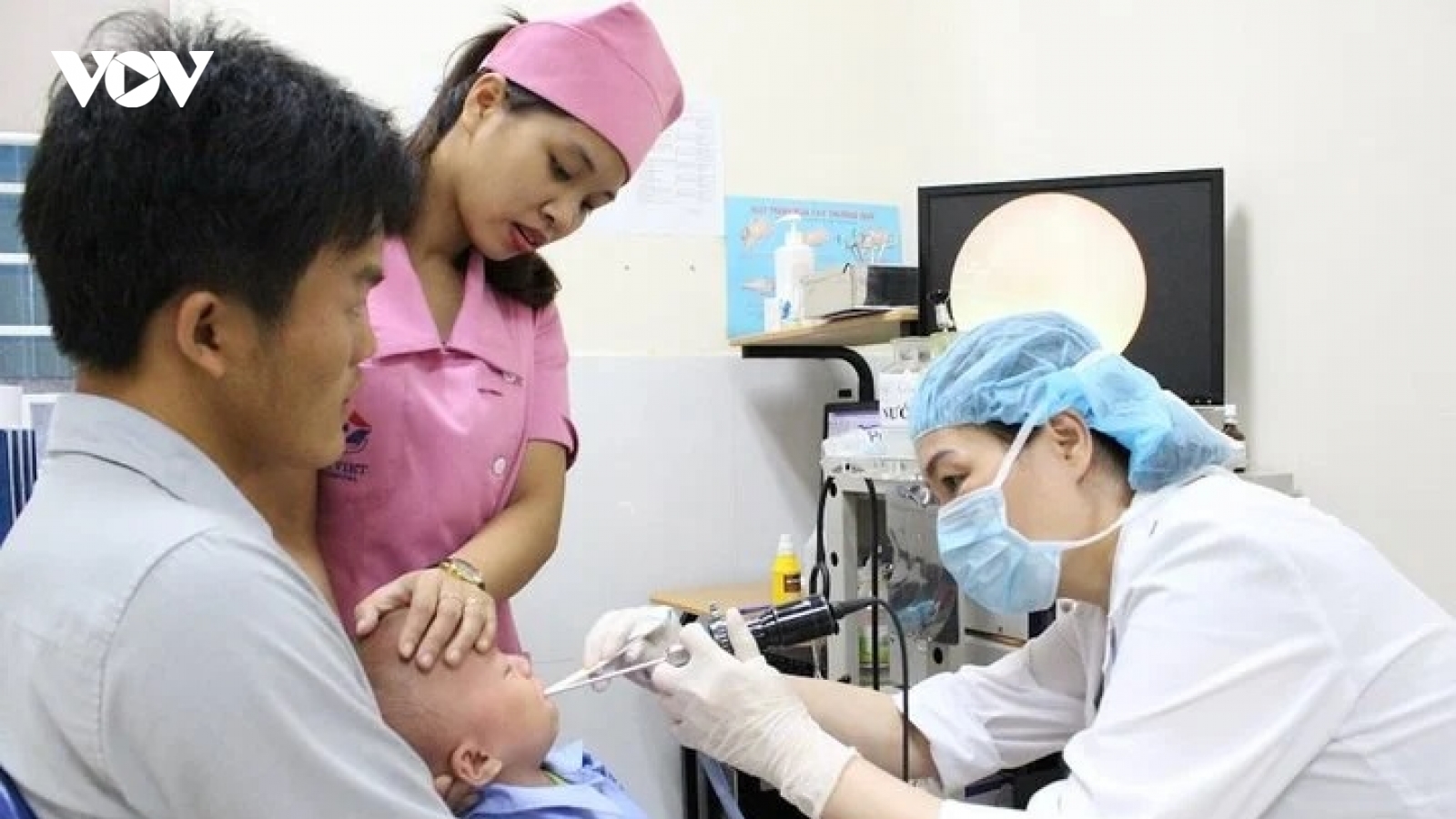 Tự chữa cảm cúm cho trẻ, cha mẹ phải đưa con đi cấp cứu