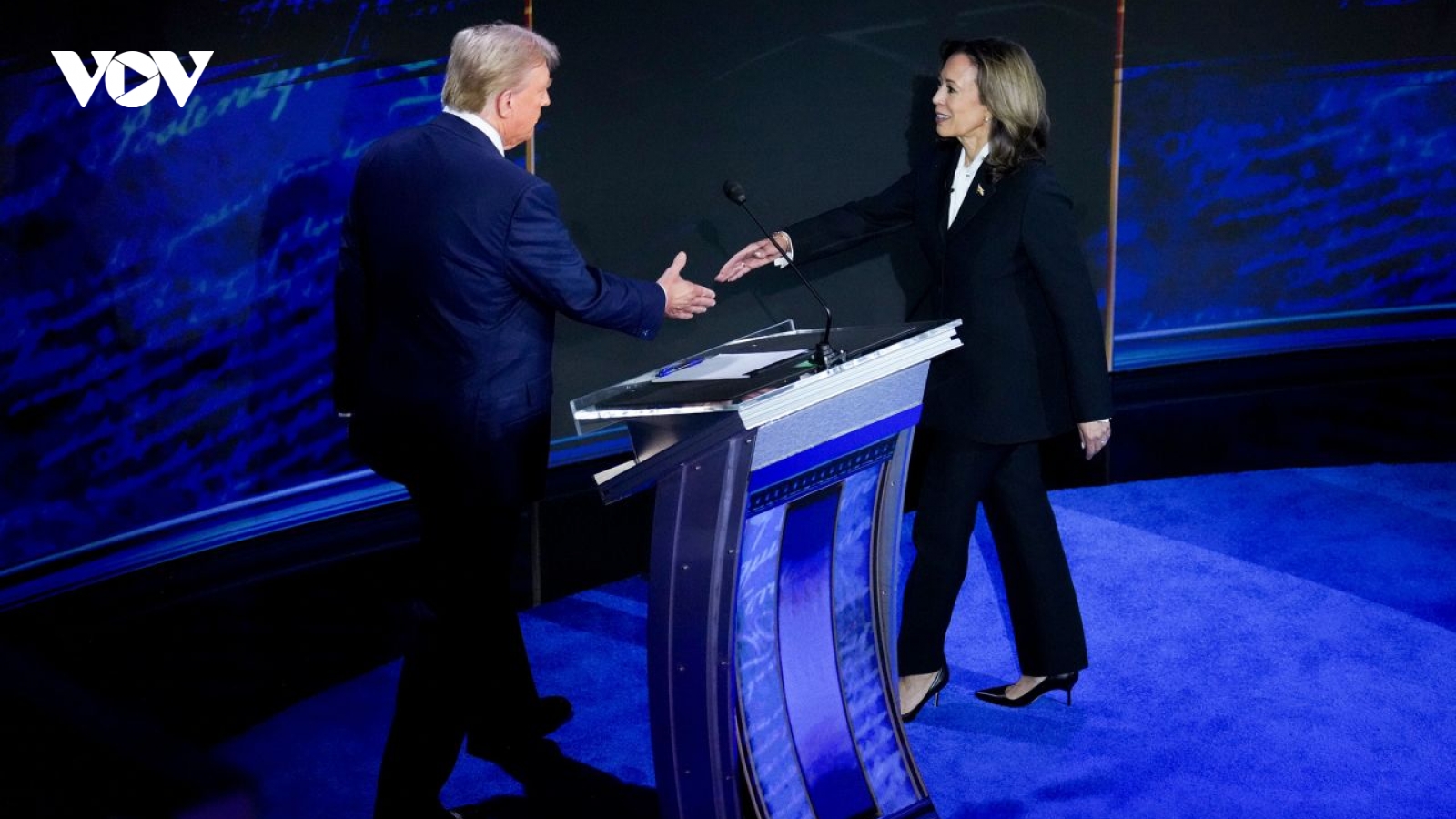 Bà Harris để ông Trump bộc lộ sơ hở trong tranh luận đầu tiên của bầu cử Mỹ
