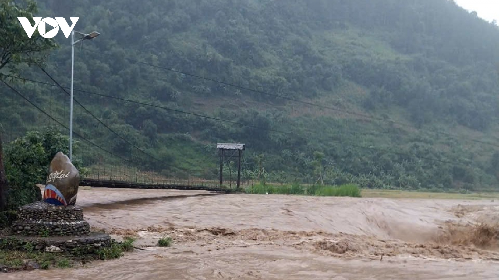 Mưa lũ cuốn trôi nhà dân, hoa màu, ngập úng tại Ngọc Chiến