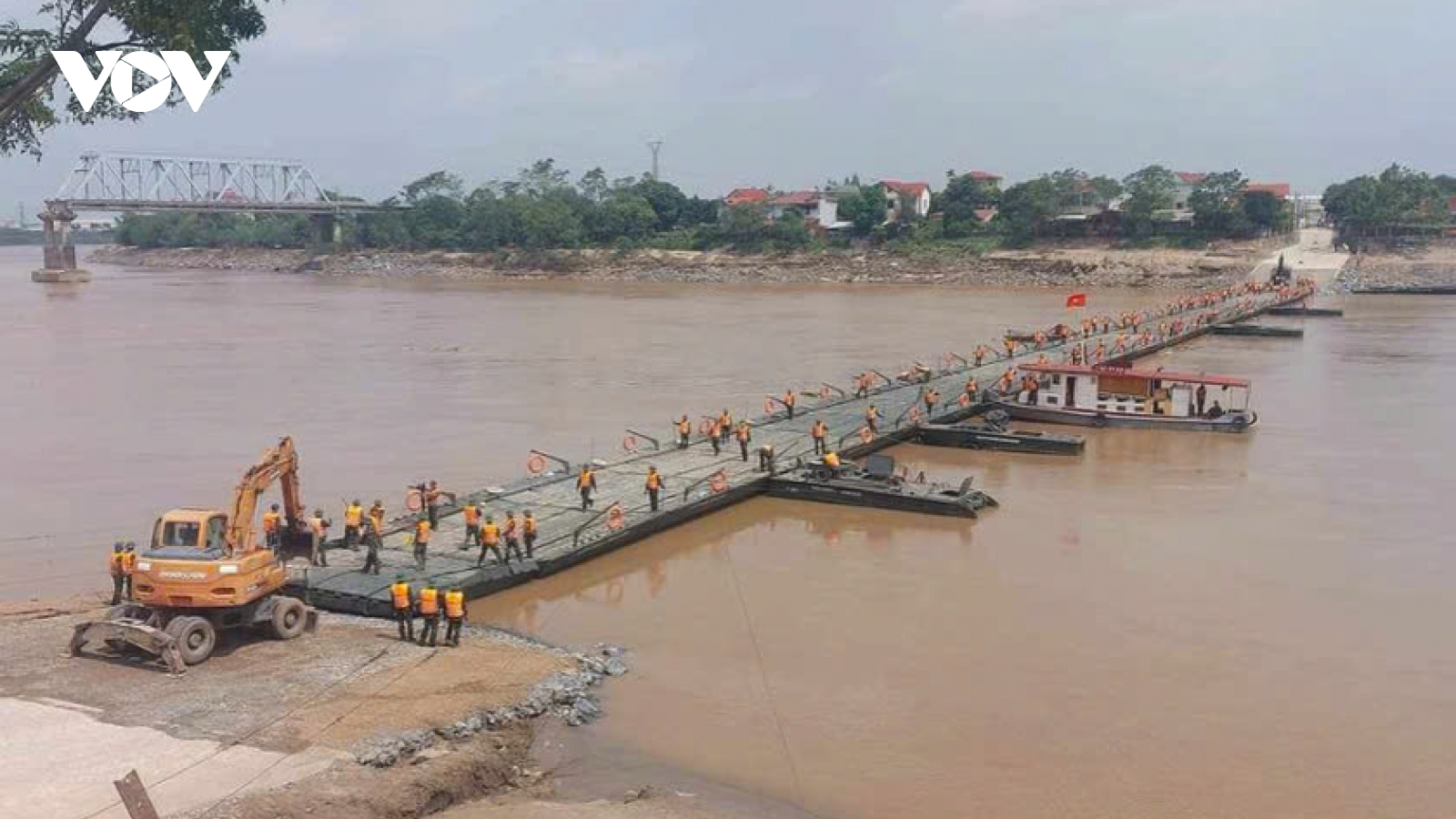 Những lưu ý khi qua cầu phao Phong Châu (Phú Thọ)