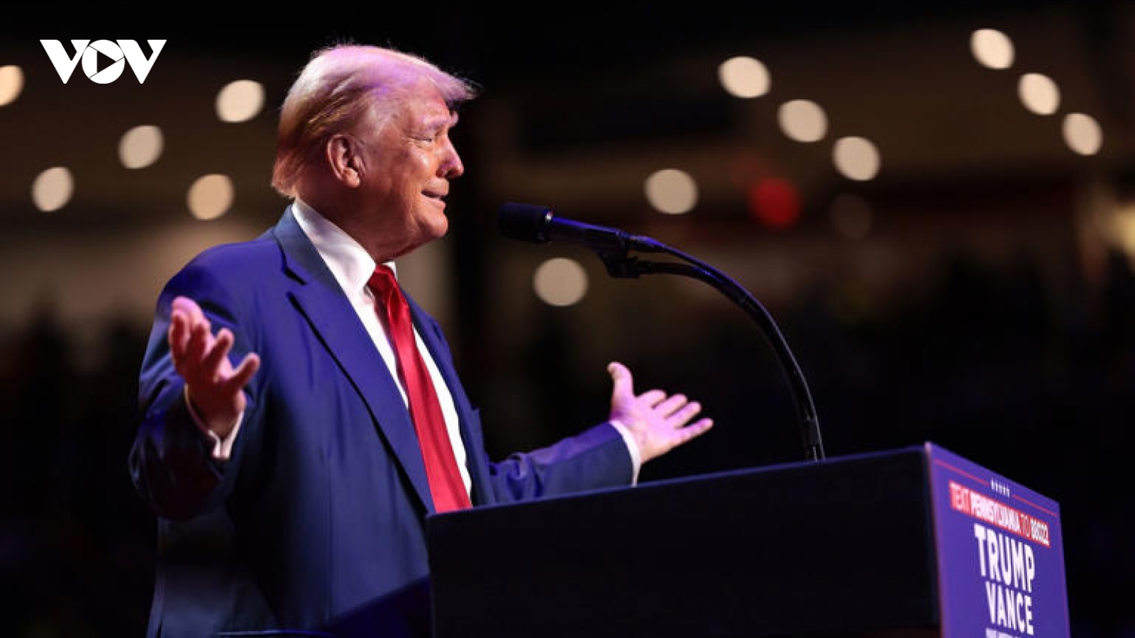 Ông Trump gọi Tổng thống Ukraine là "người bán hàng vĩ đại nhất lịch sử"