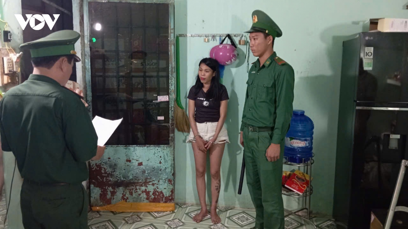 Bắt khẩn cấp 2 đối tượng tàng trữ trái phép chất ma túy