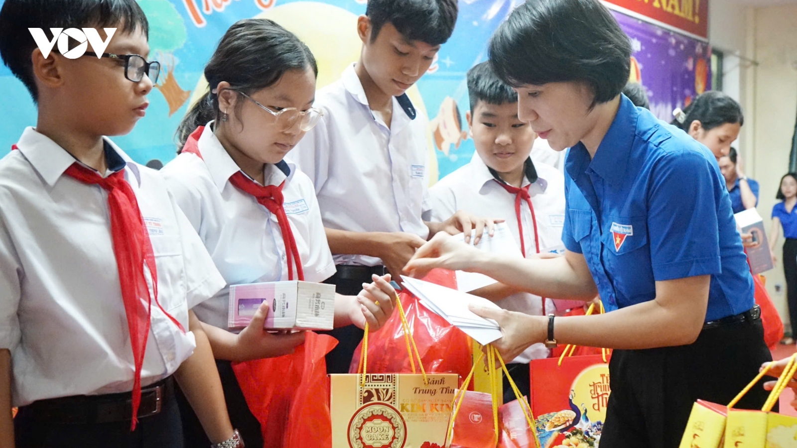 Đà Nẵng trao hàng ngàn phần quà trung thu tặng trẻ em nghèo, con công nhân khó khăn