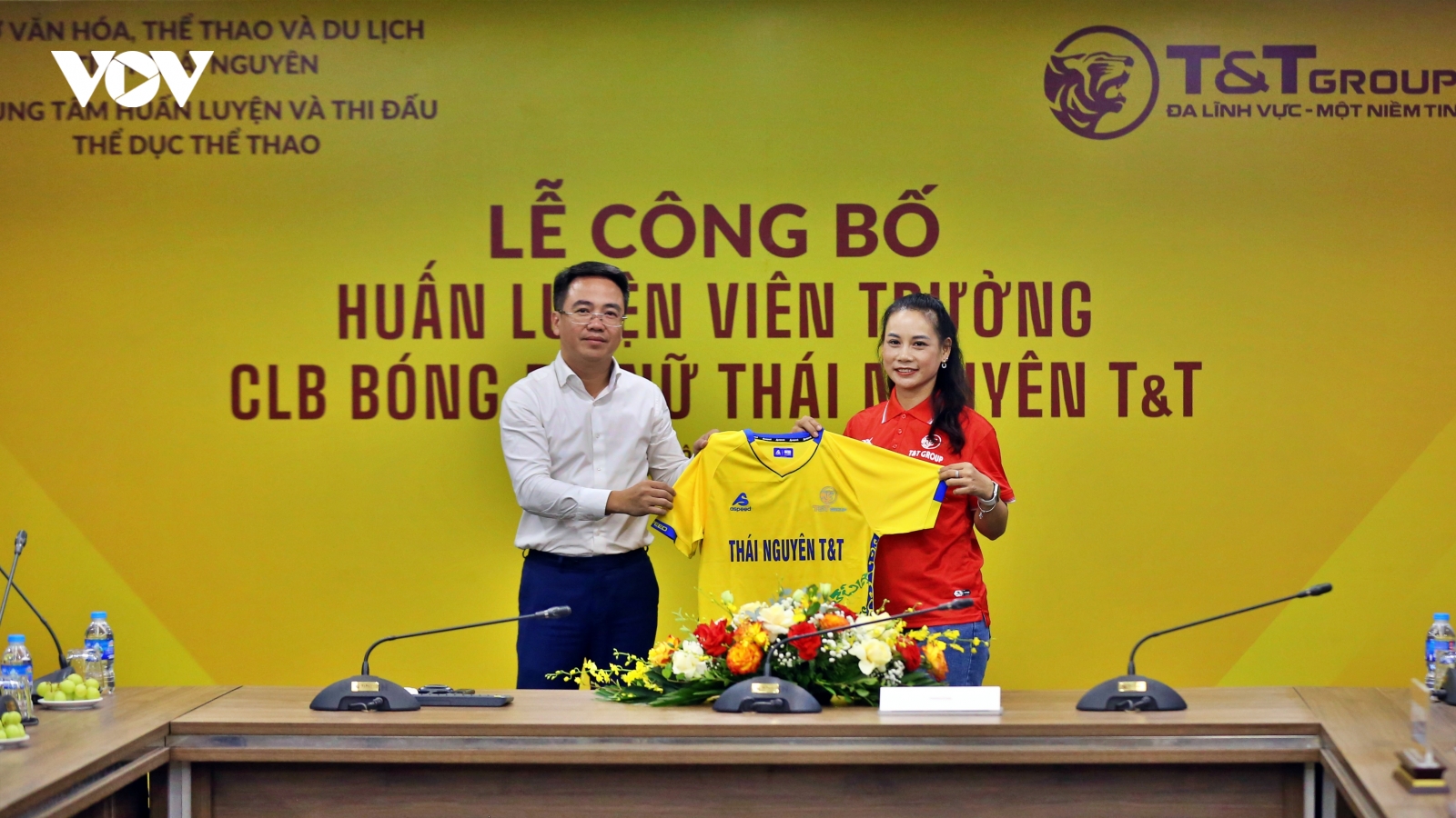 Quả bóng Vàng Văn Thị Thanh nói gì khi chính thức dẫn dắt CLB nữ Thái Nguyên T&T?