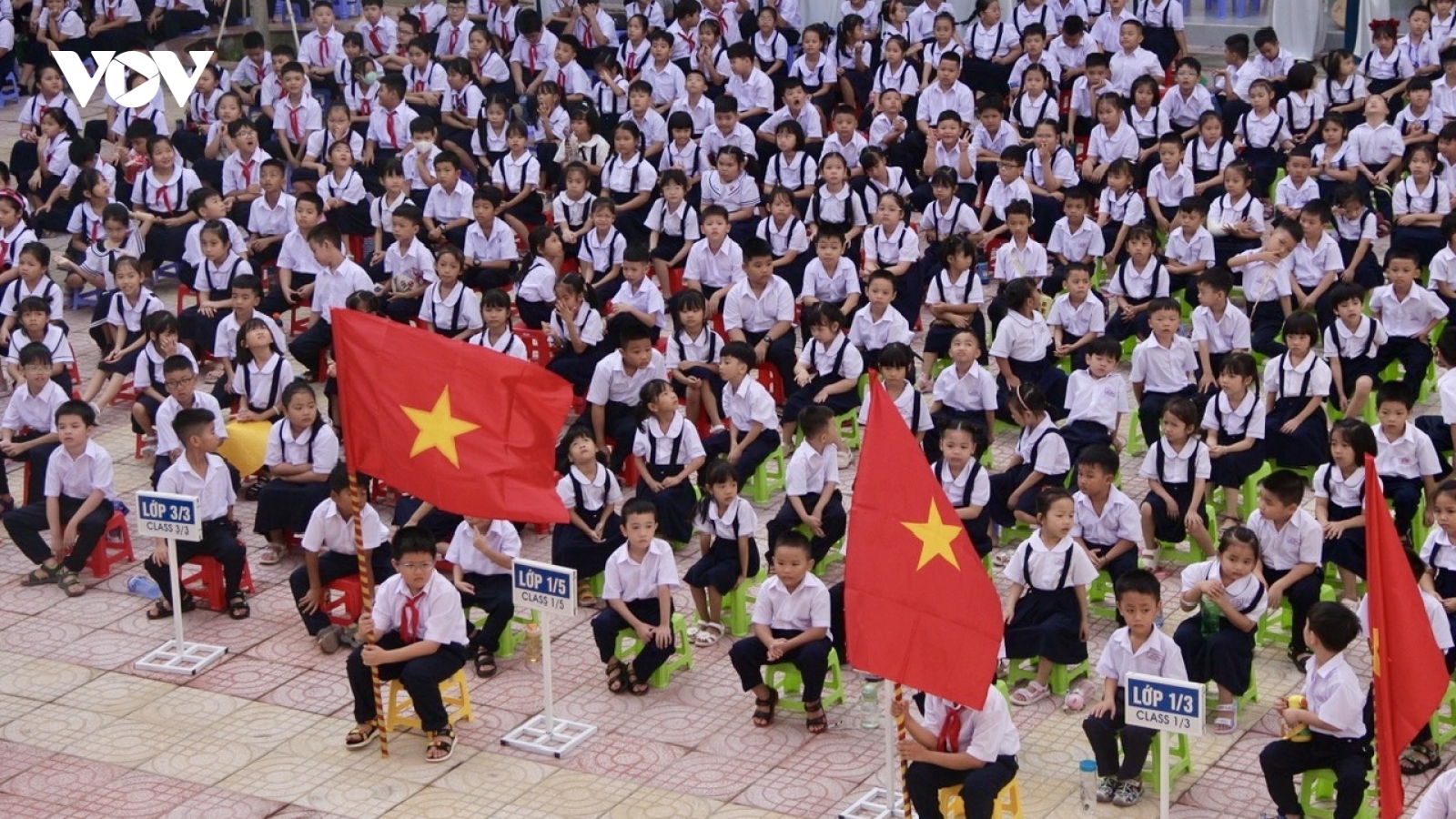 Học sinh các tỉnh Đông Nam bộ đón năm học mới