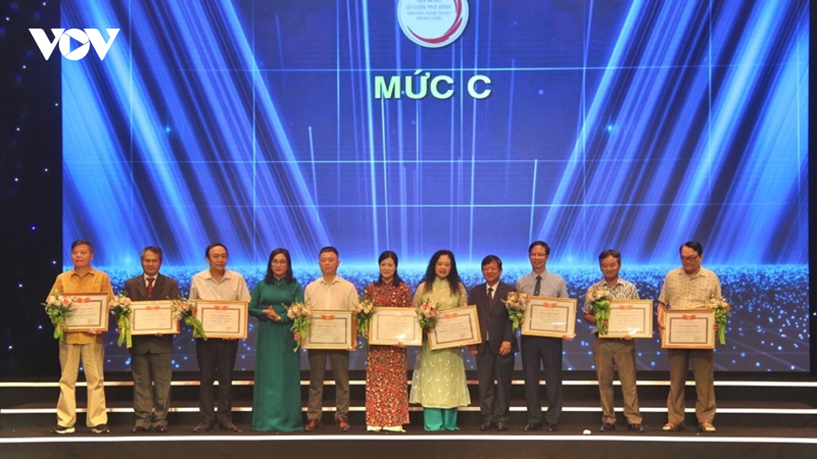 VOV được tặng thưởng về lý luận, phê bình văn học, nghệ thuật xuất bản