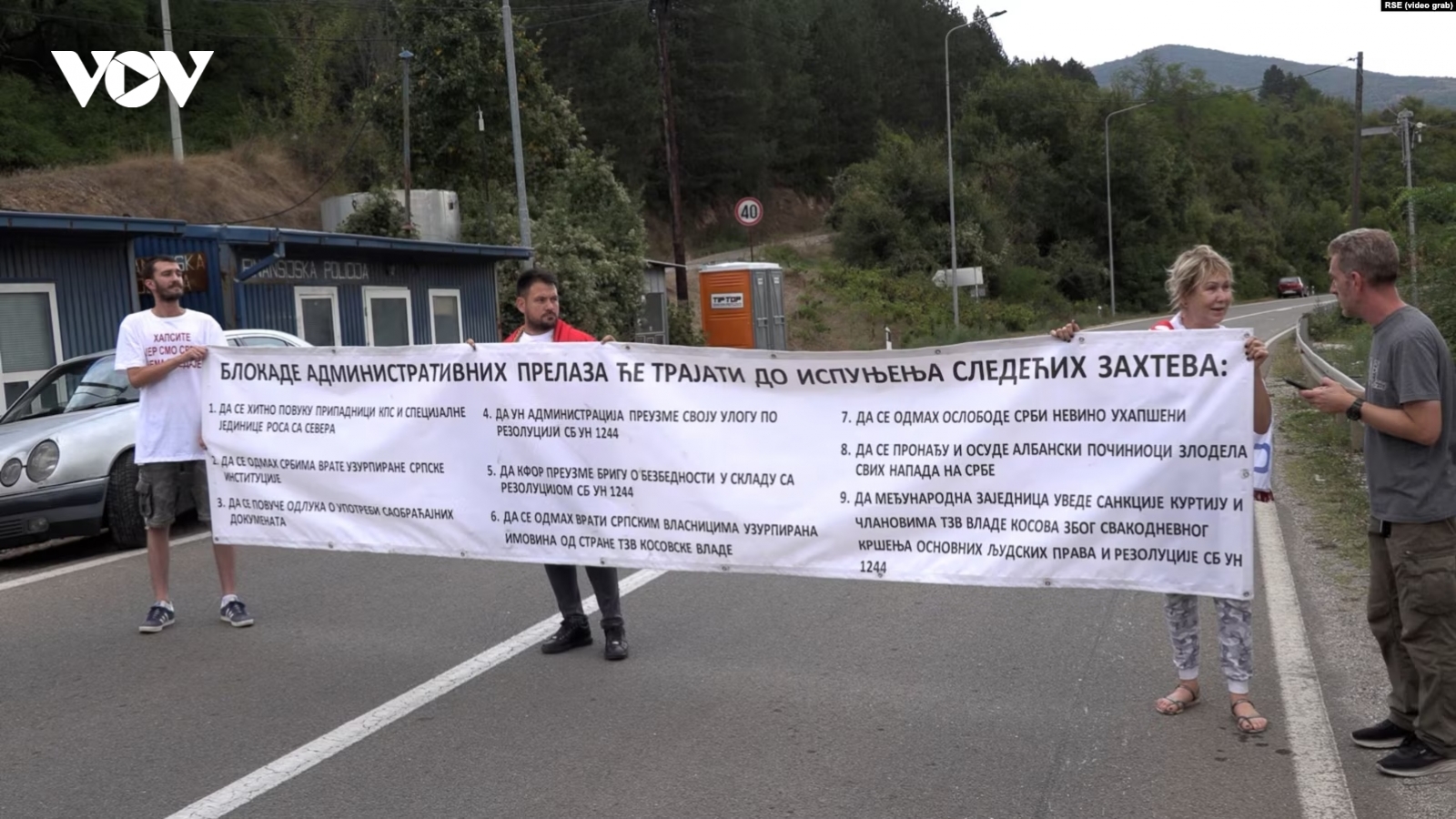 Kosovo mở lại cửa khẩu biên giới sau khi các nhà hoạt động Serbia dừng phong tỏa