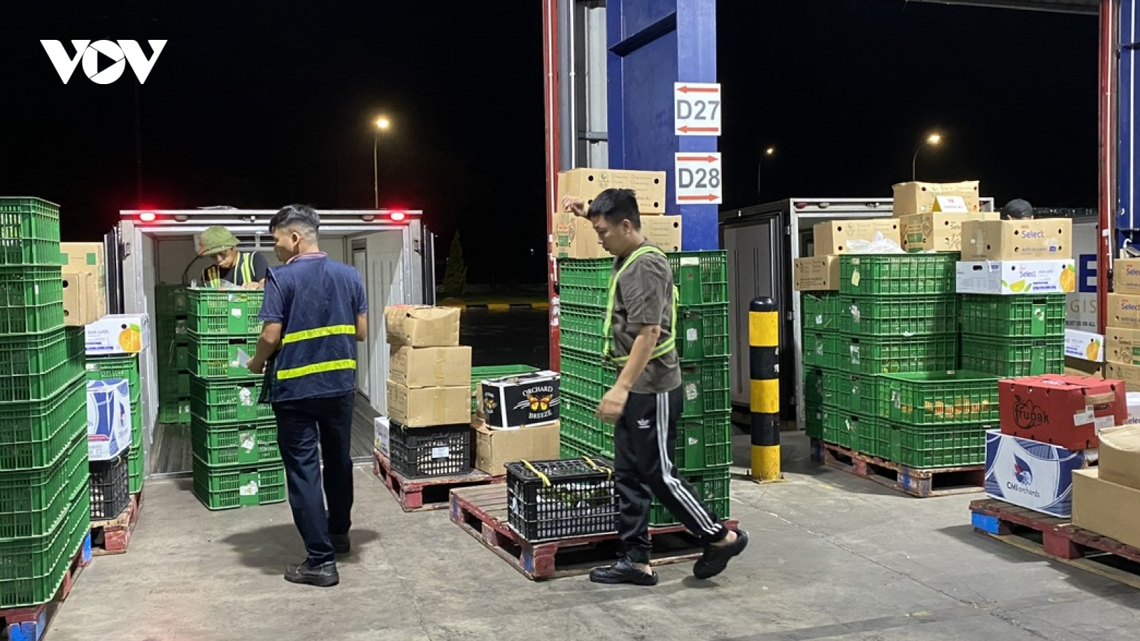 Doanh nghiệp TP.HCM cung cấp hàng hóa thiết yếu cho khu vực miền Bắc gấp 3 lần