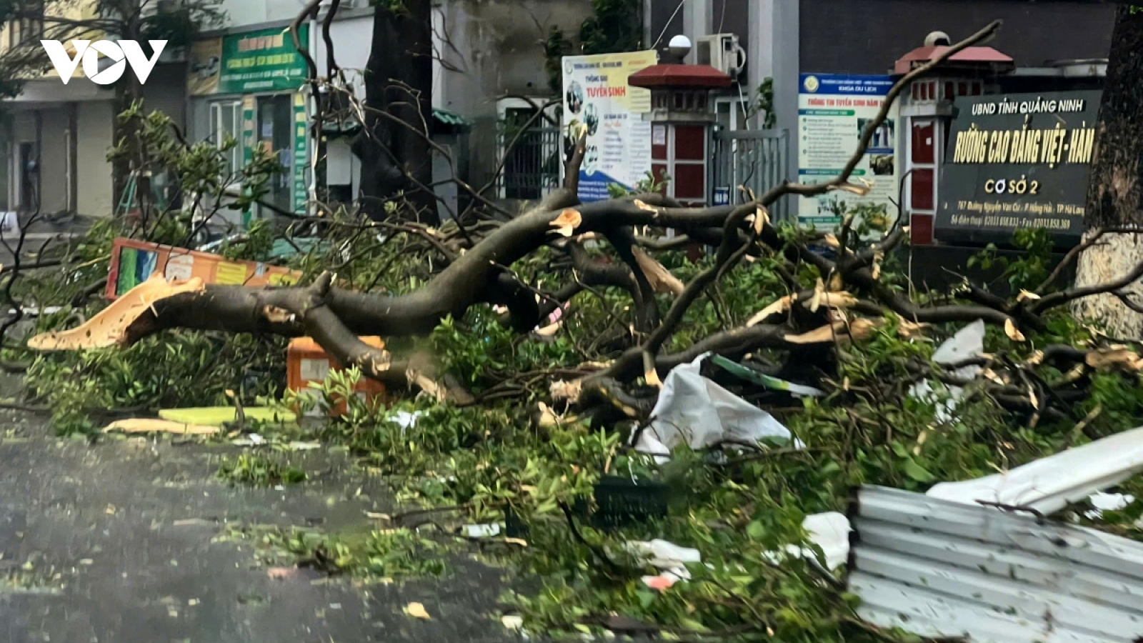 At least 4 killed and 78 injured as Yagi pounds northern Vietnam