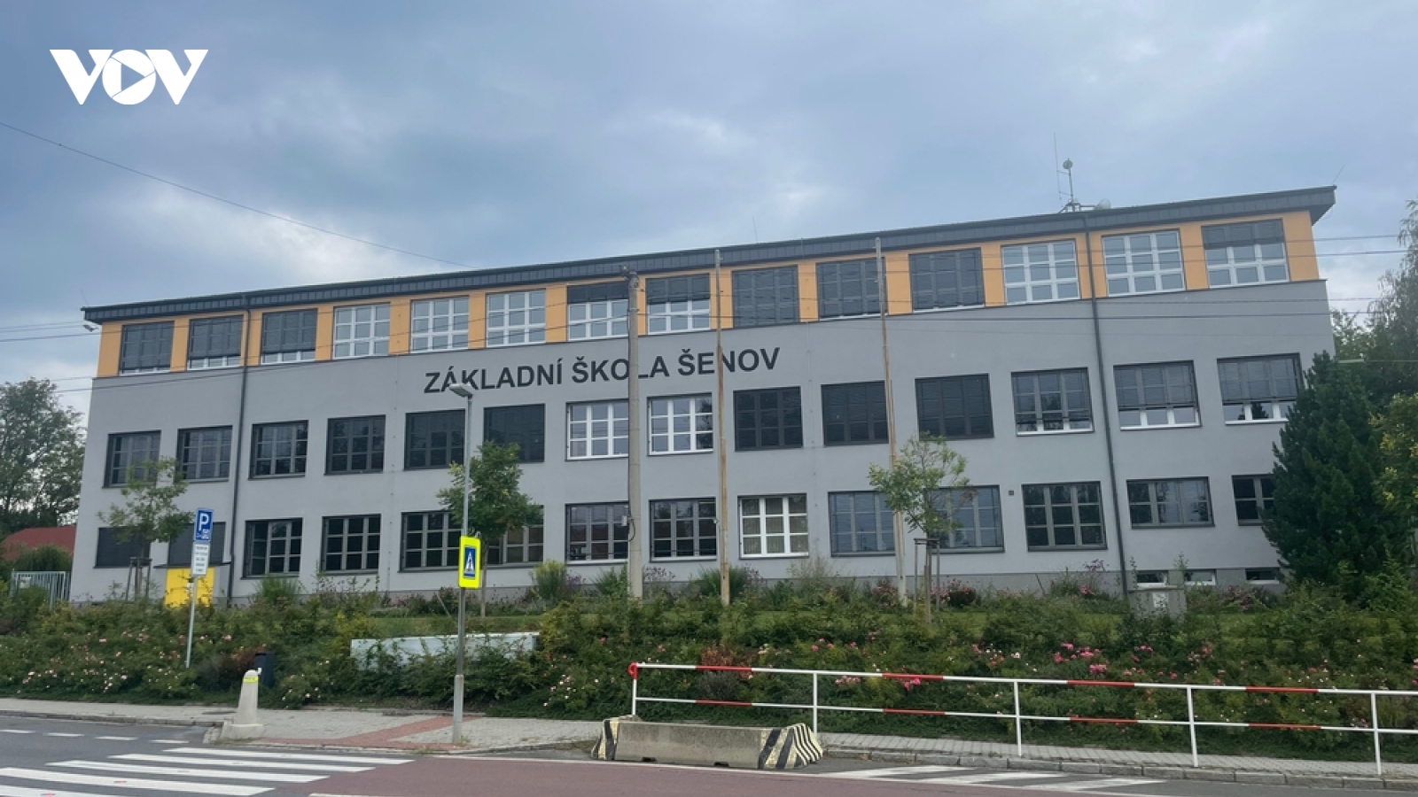 Tăng cường an ninh sau vụ đe dọa đánh bom hàng trăm trường học ở Séc và Slovakia