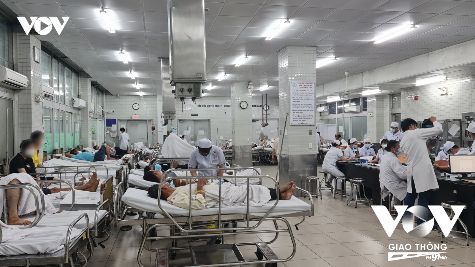 TP.HCM trước áp lực bệnh nhân “vượt tuyến” gây thiếu thuốc, vật tư y tế