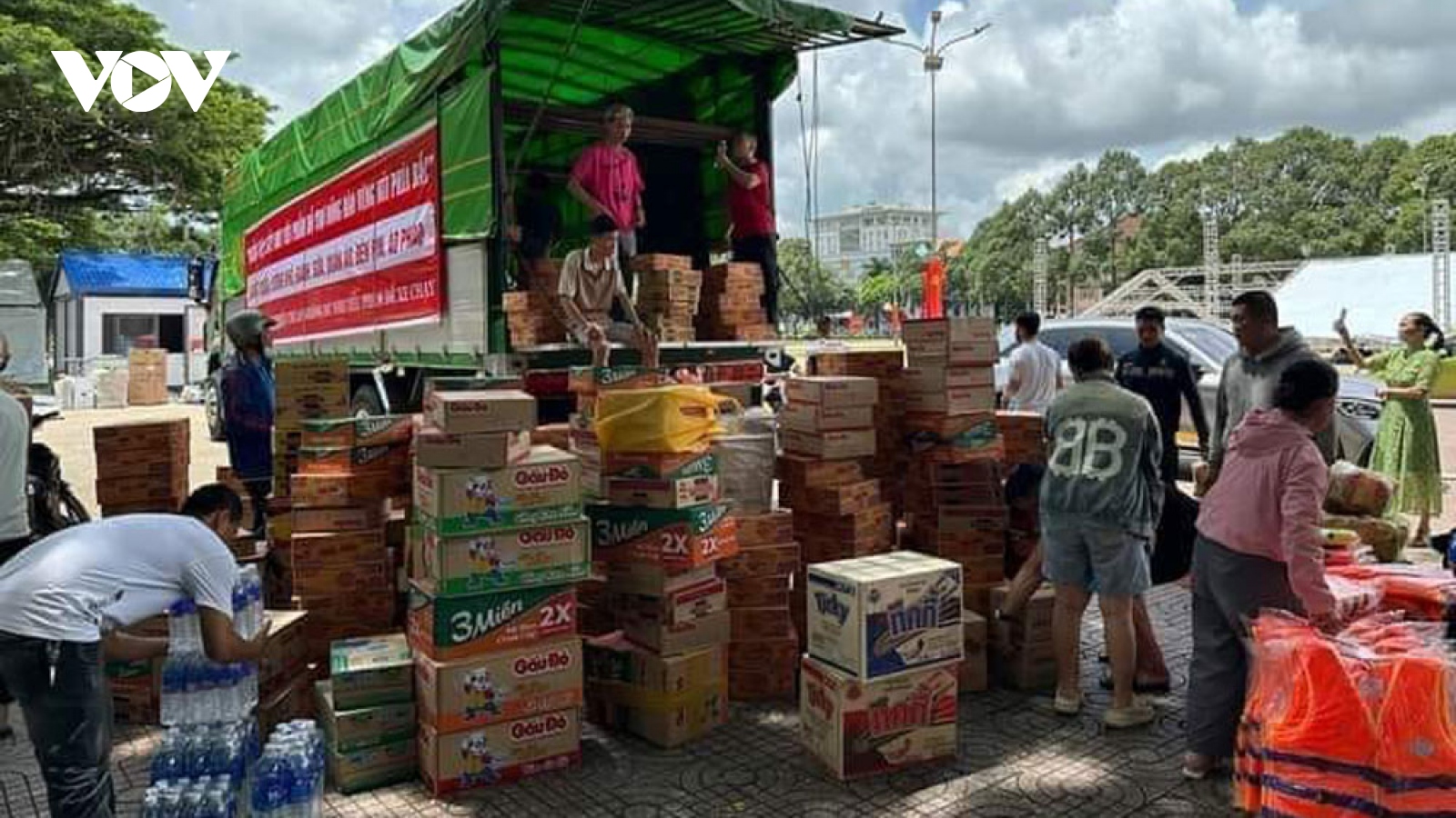 Các bộ ngành, địa phương, tổ chức tiếp tục phát động ủng hộ đồng bào vùng lũ