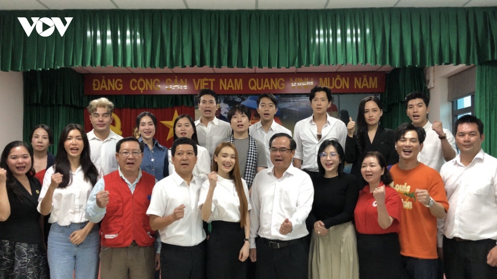 Trường Giang, Nhã Phương, HIEUTHUHAI và nghệ sĩ miền Nam ủng hộ đồng bào bị bão lũ