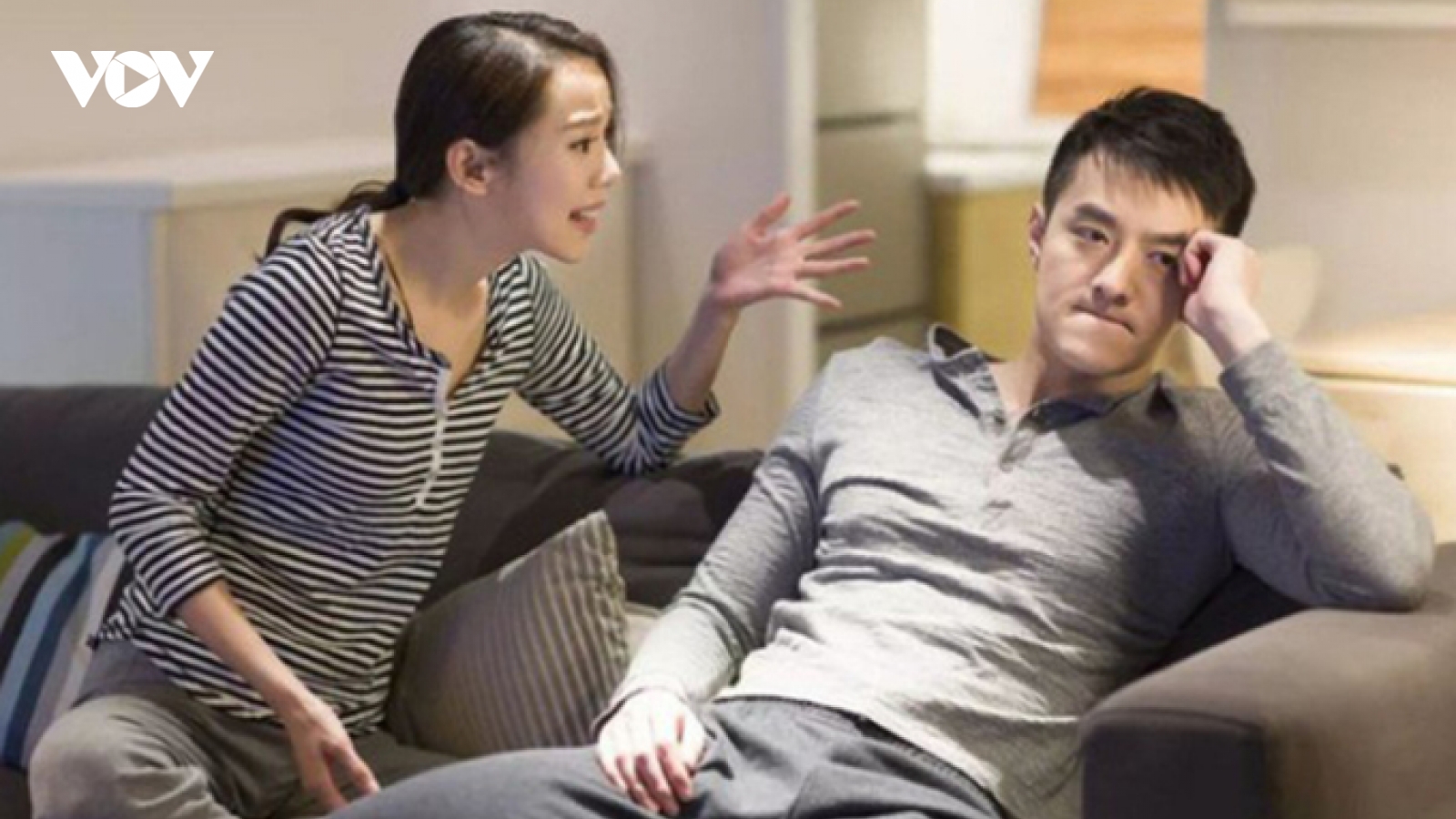 Mệt mỏi vì vợ luôn ám ảnh quá khứ về chồng cũ