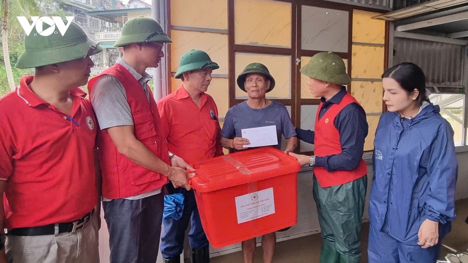 Ban Tuyên giáo Trung ương và các cơ quan, đơn vị ủng hộ đồng bào vùng bão lũ