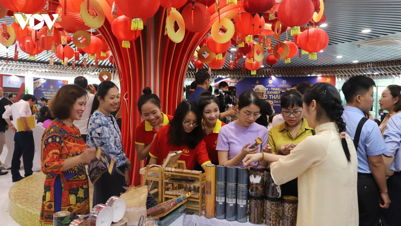 Khai trương không gian trưng bày sản phẩm tiêu biểu Việt Nam-Thái Lan