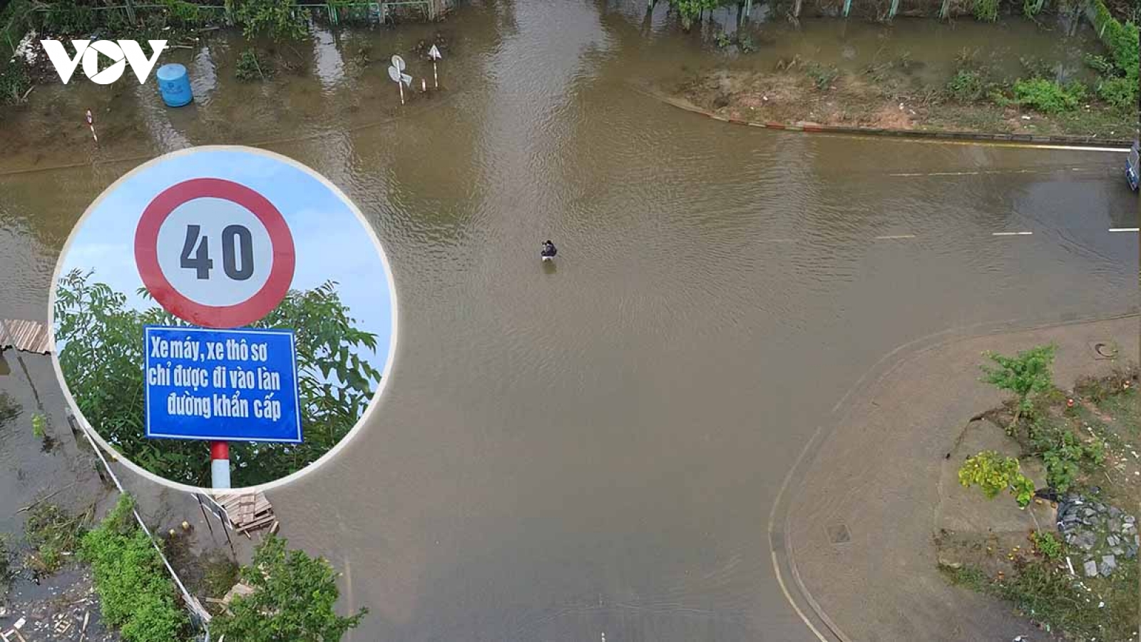 Đại lộ Thăng Long: Làn khẩn cấp trở thành "phao cứu sinh" cho xe máy