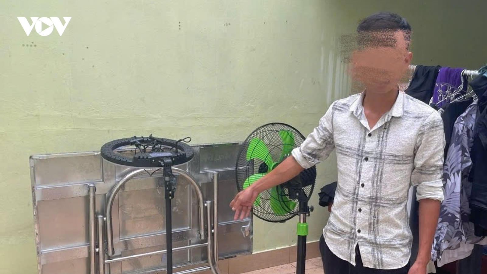 Lợi dụng bão số 3 để "hôi của", hai đối tượng bị xử lý