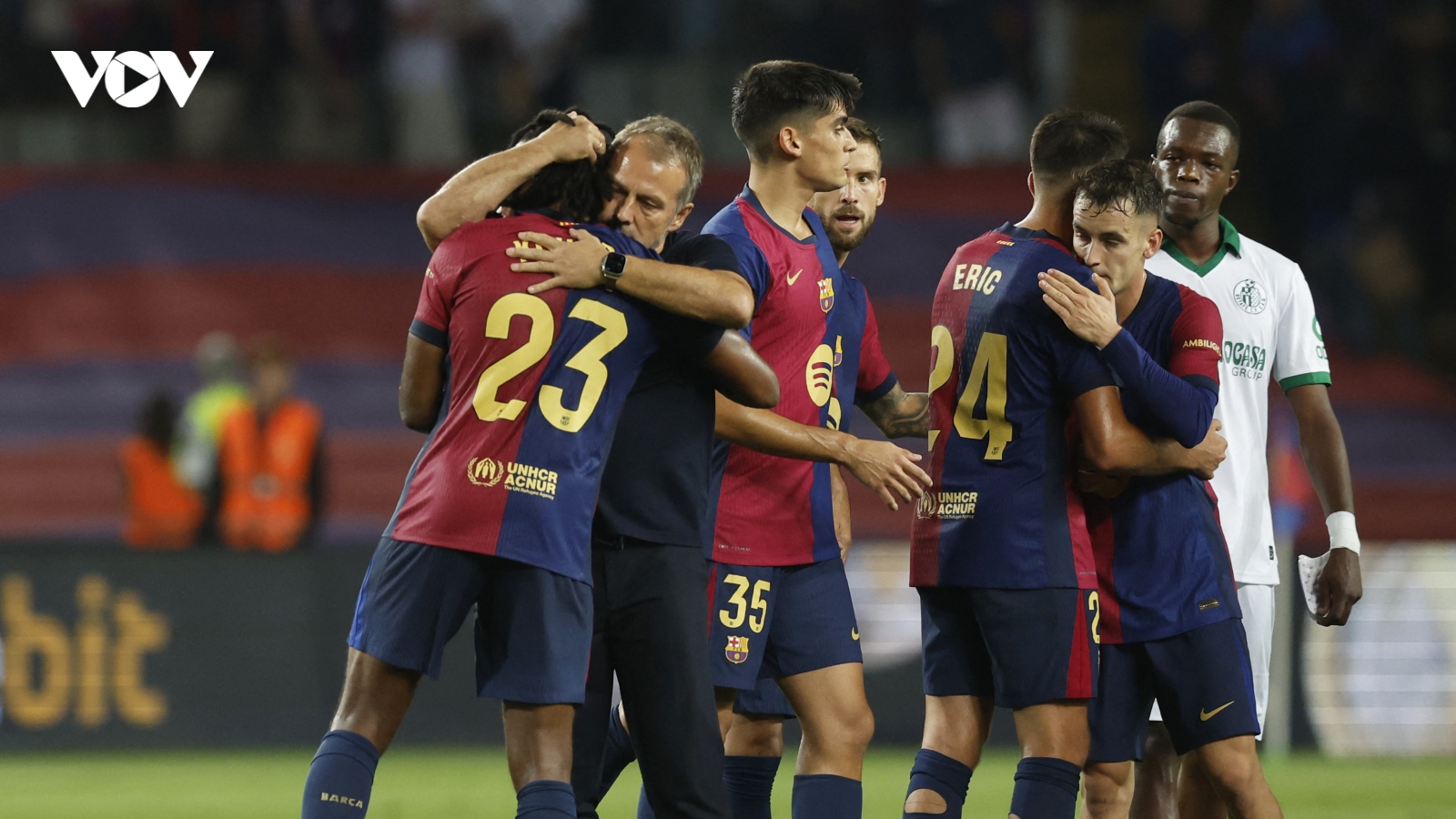 Trụ cột chấn thương nặng, Barca ký hợp đồng với cầu thủ vừa giải nghệ