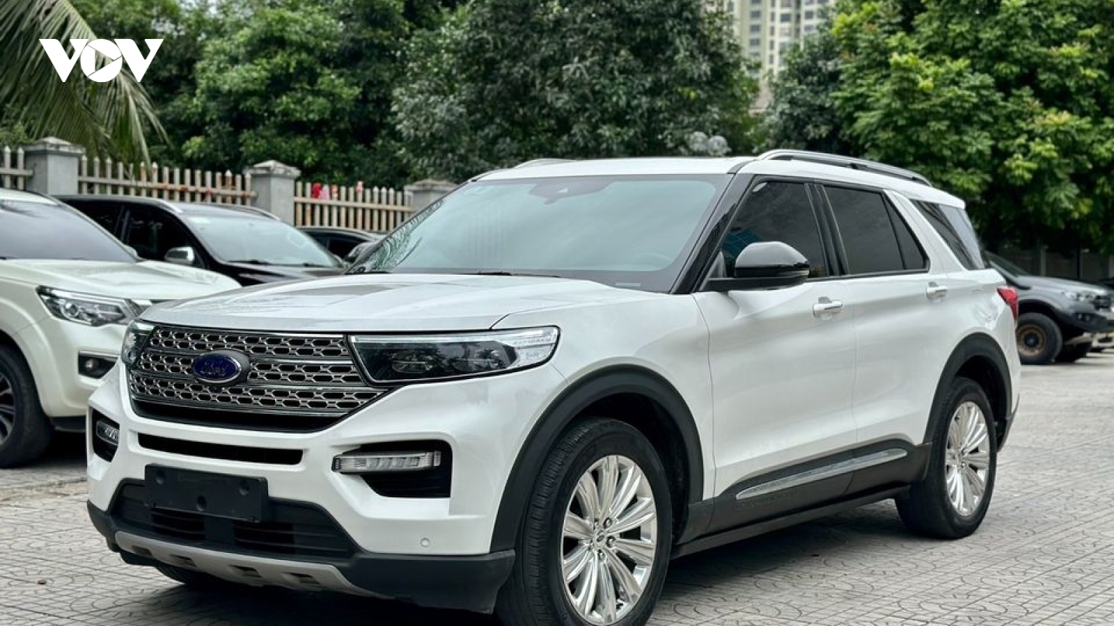 Loạt xe Ford giảm cả trăm triệu đồng đợi khách tới mua