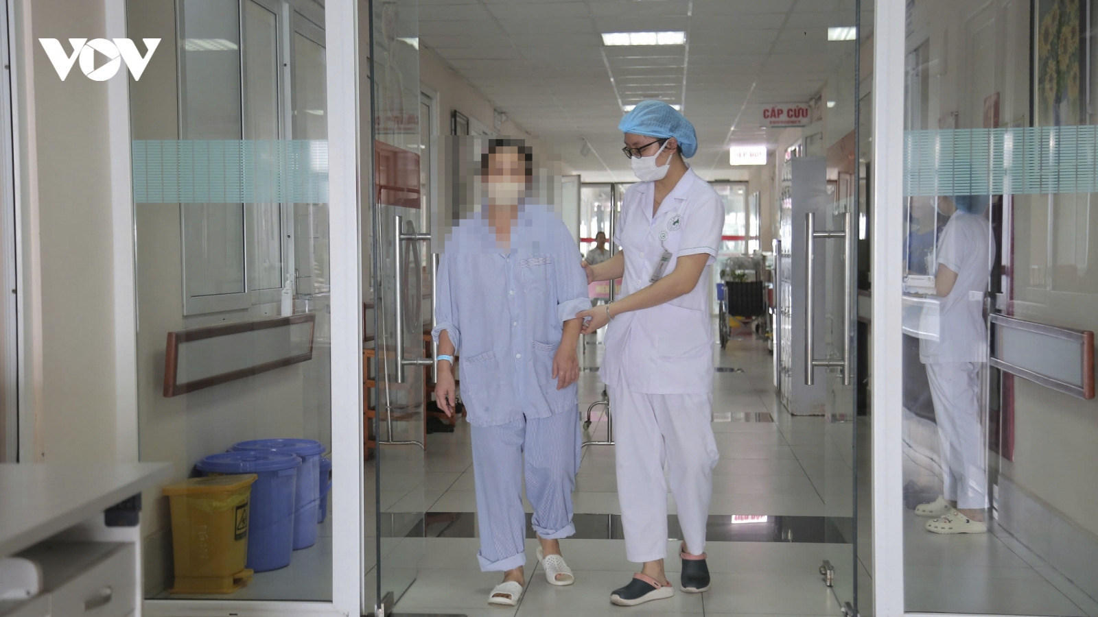 Người mẹ hiến thận để "hồi sinh" cuộc đời cô con gái 26 tuổi