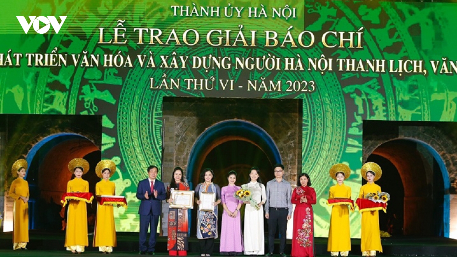 Trao giải báo chí phát triển văn hóa, xây dựng người Hà Nội thanh lịch, văn minh