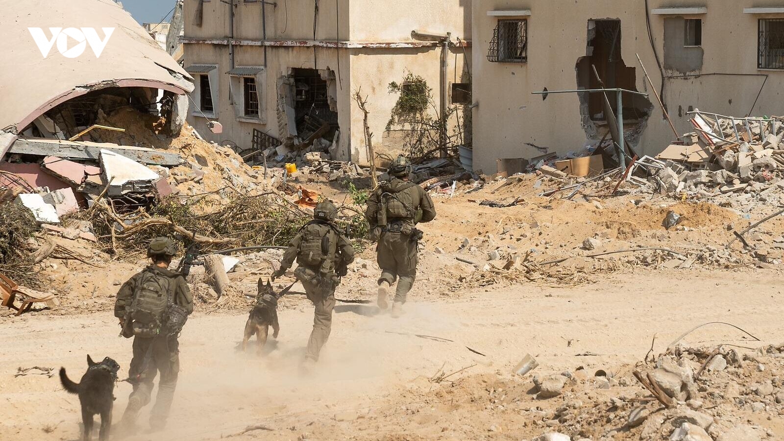 Israel mở rộng chiến dịch trên bộ và không kích Gaza