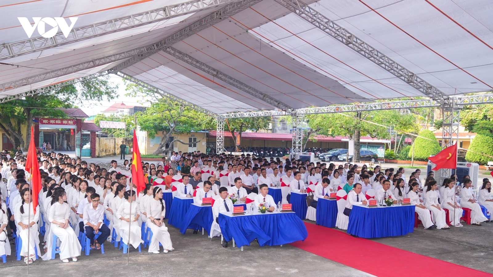 Những lễ khai giảng giữa biển khơi