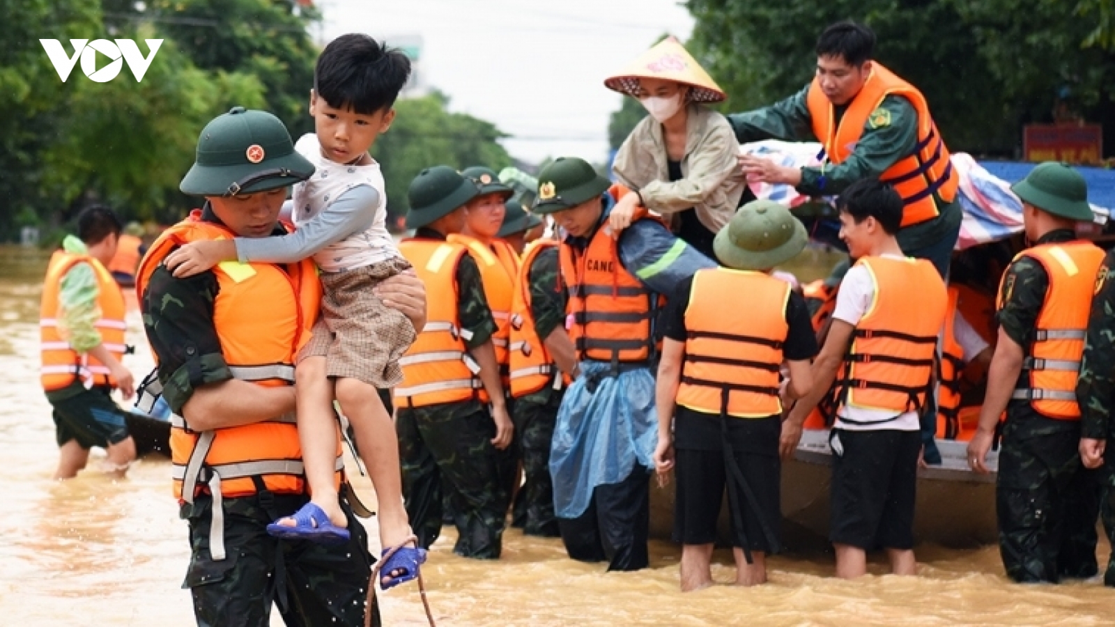 Quân đội thể hiện trách nhiệm, tình cảm với nhân dân trong ứng phó thiên tai