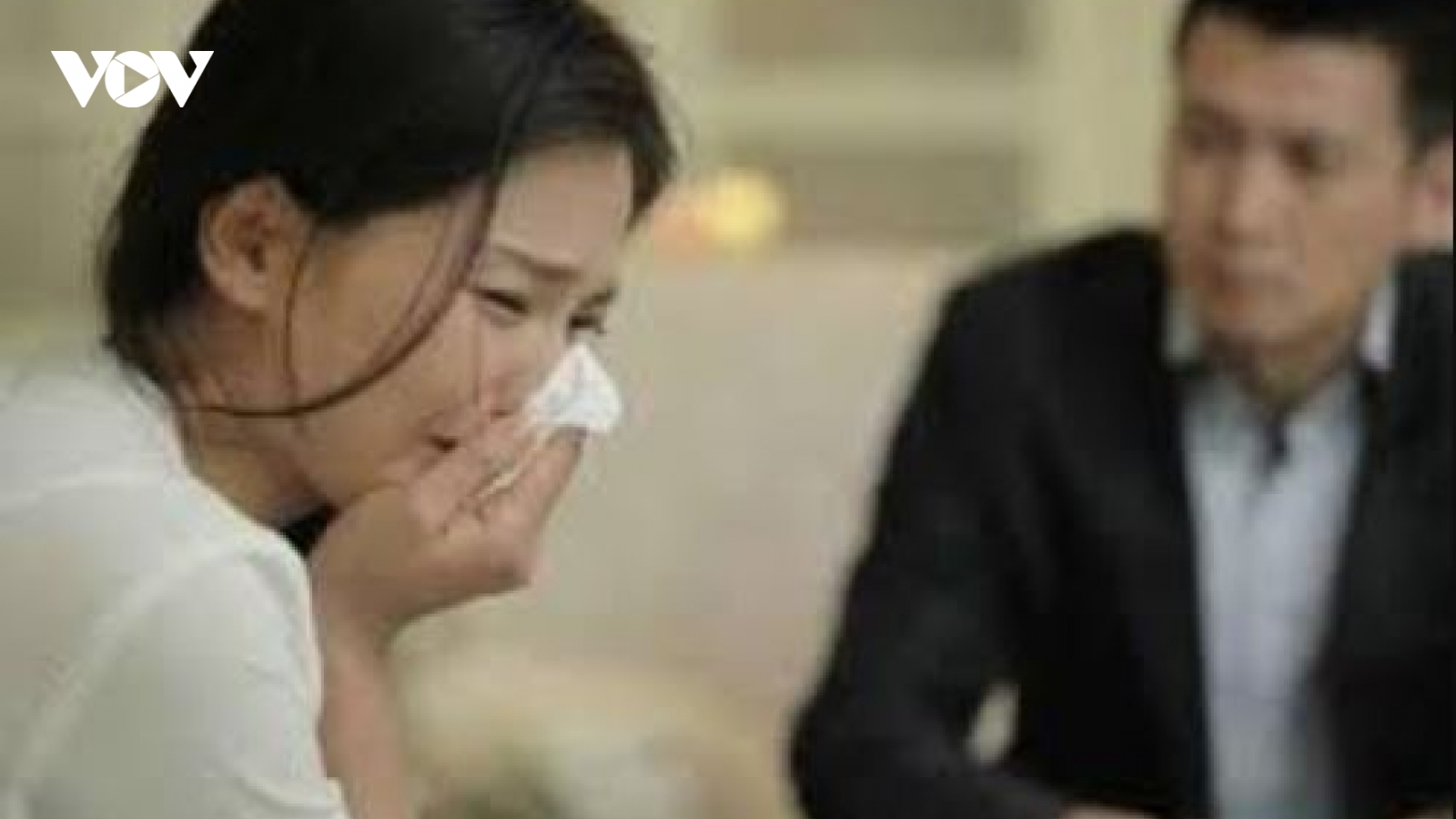 Ngã ngửa khi chồng vay nợ tiền tỷ để nuôi con riêng