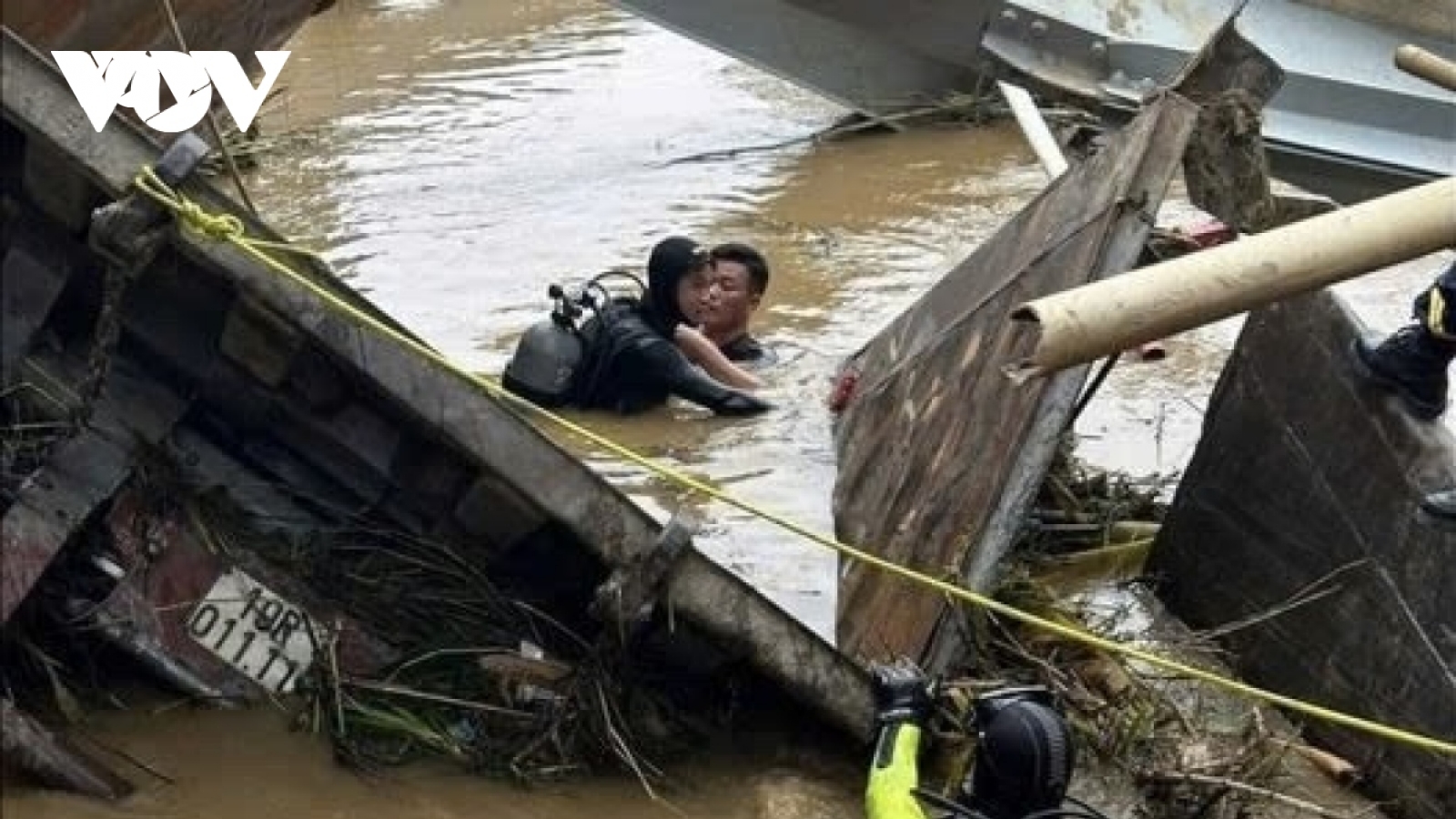 Phú Thọ đề nghị bổ sung người nhái tìm nạn nhân vụ sập cầu Phong Châu