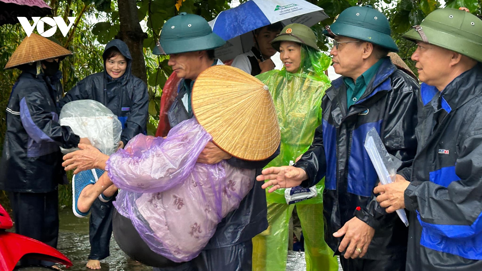 Vùng trũng Quốc Oai (Hà Nội) di dời 133 hộ dân bị ngập sâu