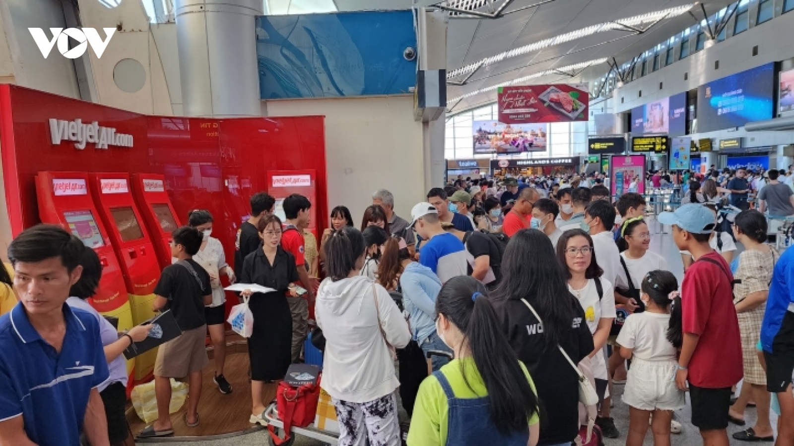 Tăng cường kiểm soát giá vé máy bay