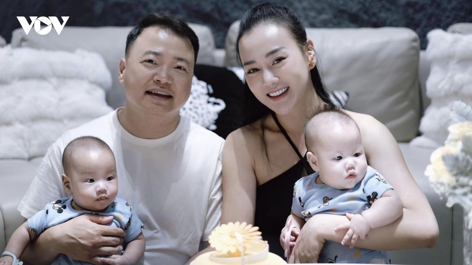 Sao Việt 24/9: Phương Oanh đón sinh nhật bên Shark Bình cùng 2 con sinh đôi