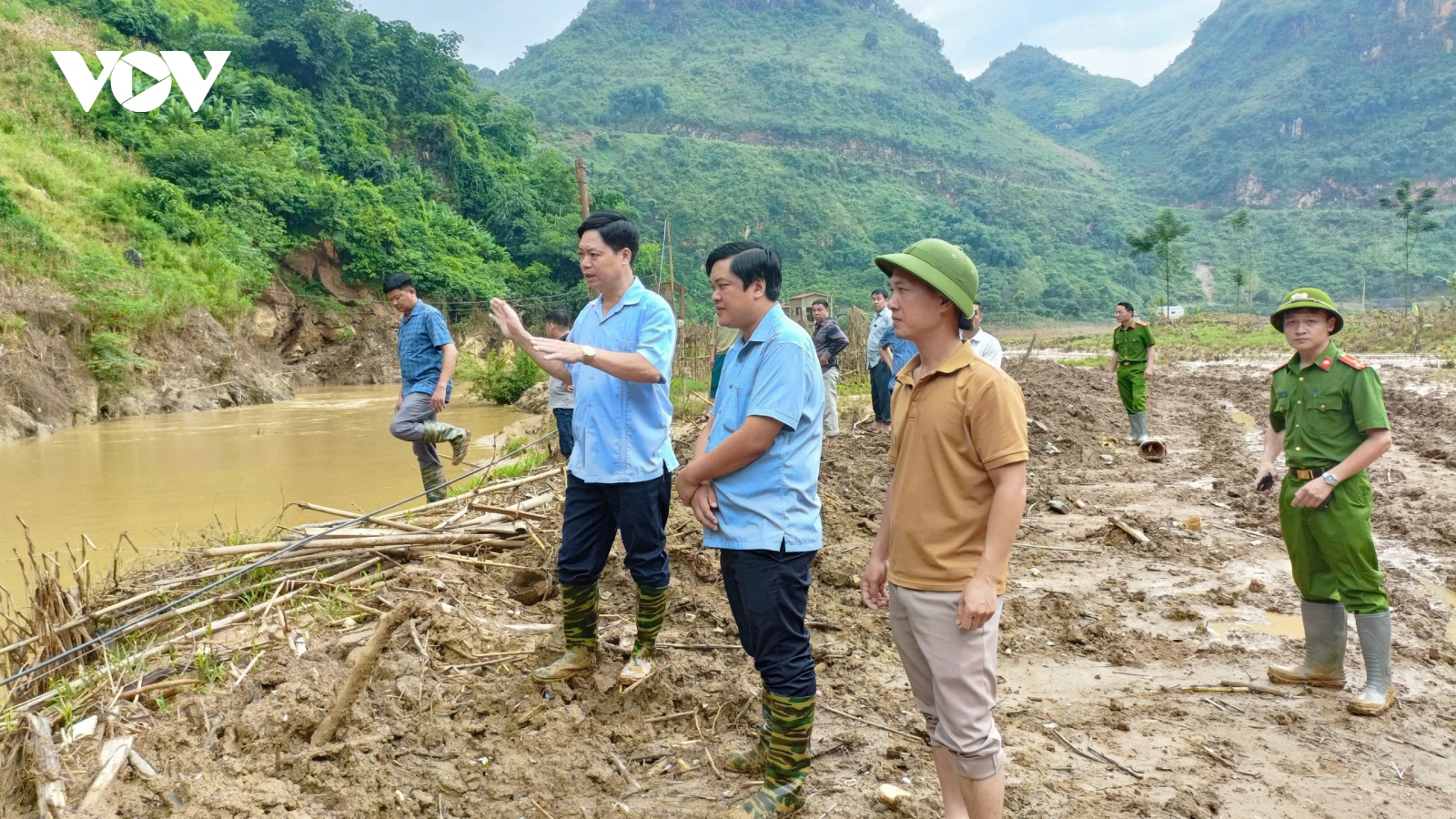 Thuận Châu (Sơn La) di chuyển các hộ dân trong vùng nguy hiểm đến nơi an toàn